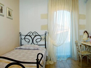 Villa | 4 bedrooms, individually furnished - Cretan Villa Near Beach for 10 (Platanias)
