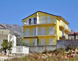 Apartment | Exterior - Seaside Apartment in Seline With Sea View (Starigrad)