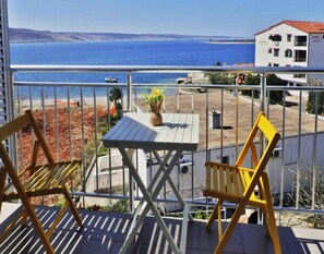 Apartment | Balcony - Seaside Apartment in Seline With Sea View (Starigrad)