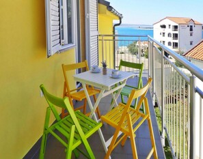 Apartment | Balcony - Seaside Apartment in Seline With Sea View (Starigrad)
