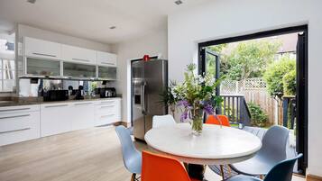 House | 4 bedrooms, Internet