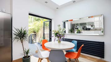 House | 4 bedrooms, Internet