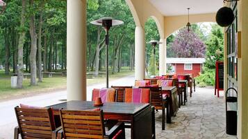 House | Outdoor dining