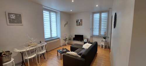 Appartement entièrement équipé avec une chambre et une place de stationnement