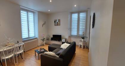 Appartement entièrement équipé avec une chambre et une place de stationnement