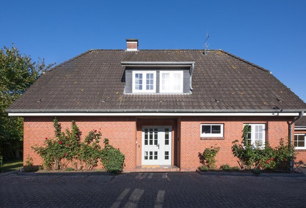 Apartment | Exterior - Charmante und Hyggelige Ferienwohnung mit Kamin (Aventoft)