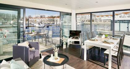 Hausboot in Boltenhagen