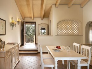 Apartment | Dining