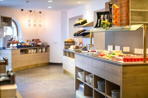 Apartment | Dining - Apartment in Matrei in Osttirol With a Garage (Matrei in Osttirol)