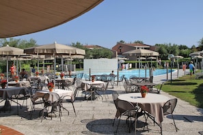 Pool - Apartment in Moniga del Garda With Balcony (Moniga del Garda)