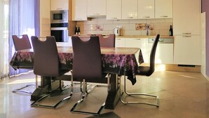 Dining - Apartment in Rovanjska Near Velebit Mountains (Jasenice)