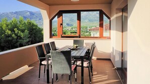 Outdoor dining - Apartment in Rovanjska Near Velebit Mountains (Jasenice)