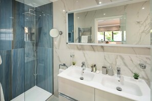 House | Bathroom | Combined shower/tub, deep soaking tub, hair dryer, towels