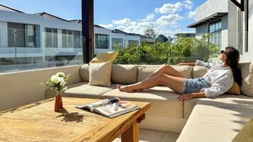 Vila Deluks, 4 kamar tidur, kolam renang pribadi, pemandangan kolam renang | Teras/patio