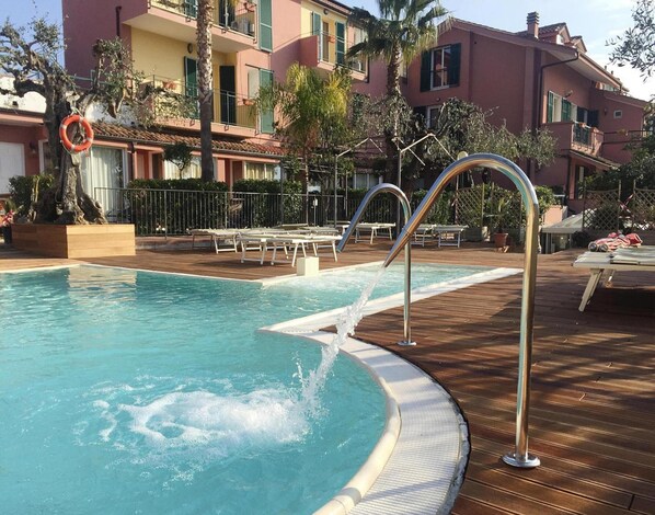 Apartamento | Piscina | Una piscina al aire libre