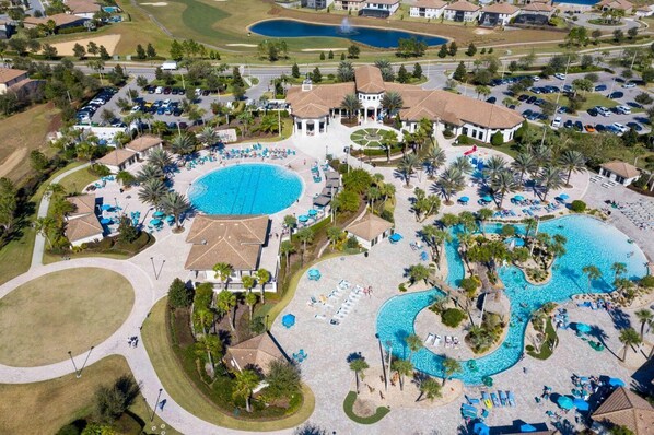 Exterior - Luxurious 4-Bedroom Townhome in Champions Gate Resort (Kissimmee)