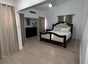 4 bedrooms, free WiFi, bed sheets