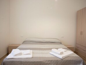 2 bedrooms, individually furnished - Cisternino Garden Holiday Home (Cisternino)