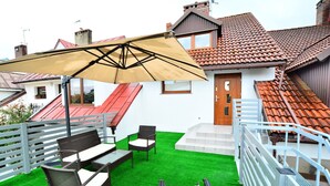 Apartment | Balcony - Spacious Holiday Apartment With a Large Terrace (Kołobrzeg)