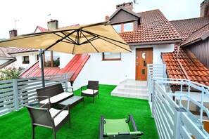 Apartment | Balcony - Spacious Holiday Apartment With a Large Terrace (Kołobrzeg)