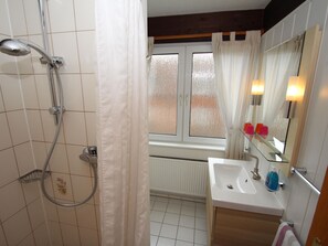 Apartment | Bilik Mandi