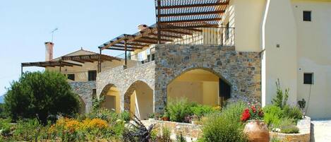 المنشأة من الخارج