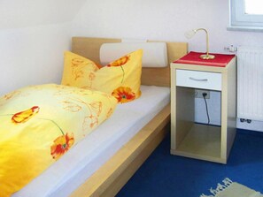 Nhà | 3 phòng ngủ, trang bị nội thất với thiết kế riêng biệt, bộ trải giường