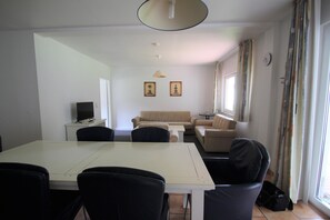 Bungalow | Living room - Ferienhaus in Fassberg mit Einer Terrasse (Faßberg)