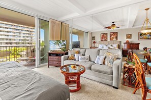 TV - Ocean View steps from beach, dining, shopping 464 (Lahaina)