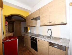 Apartment | Private kitchen - Apartment and Terrace in Langenfeld (Laengenfeld)