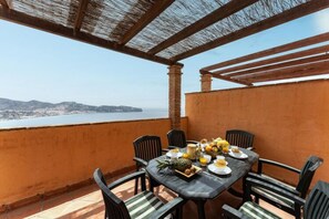 Dining - Picturesque Holiday Base in La Herradura (Almunecar)