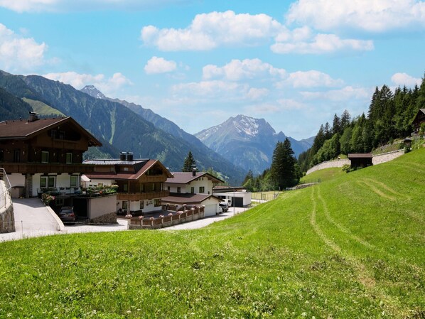 A mountain lodge with a large building, a smaller annex, and a well-maintained lawn. - Chalet in Mayrhofen Near Penken Ski Lift (Brandberg)