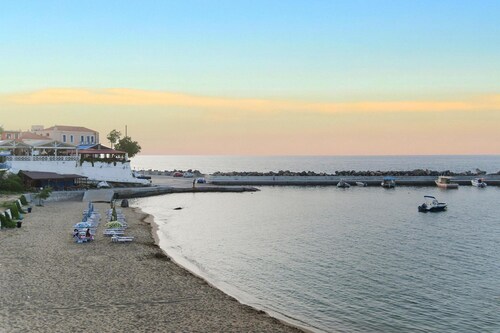 Poolside Cottage in Panormo