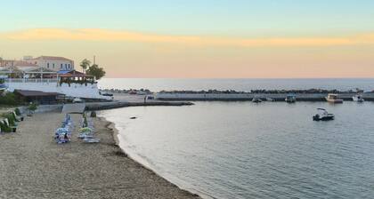 Poolside Cottage in Panormo