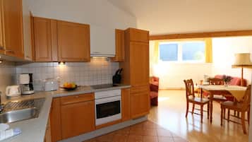 Apartment | Private kitchen | Toaster, highchair