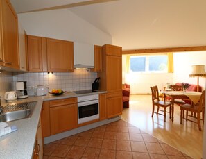 Apartamento | Cocina privada | Tostadora y trona infantil
