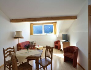 Apartment | Dining - Apartment in Zugspitz Arena Near Cycle Path (Bichlbach)
