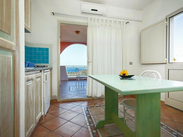 Dining - 2-room Apartment in the Residence Lu Nibareddu (San Teodoro)