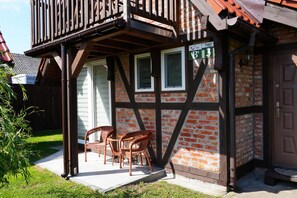 A traditional half-timbered house with a balcony, a door, and a window. - Holiday Home, Kolczewo (gmina Wolin)