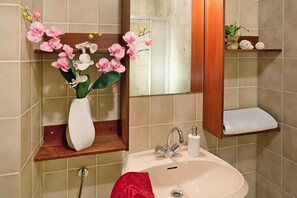 Apartment | Bathroom | Towels - Ferienanlage Backerwiese in Neuschonau (Neuschoenau)