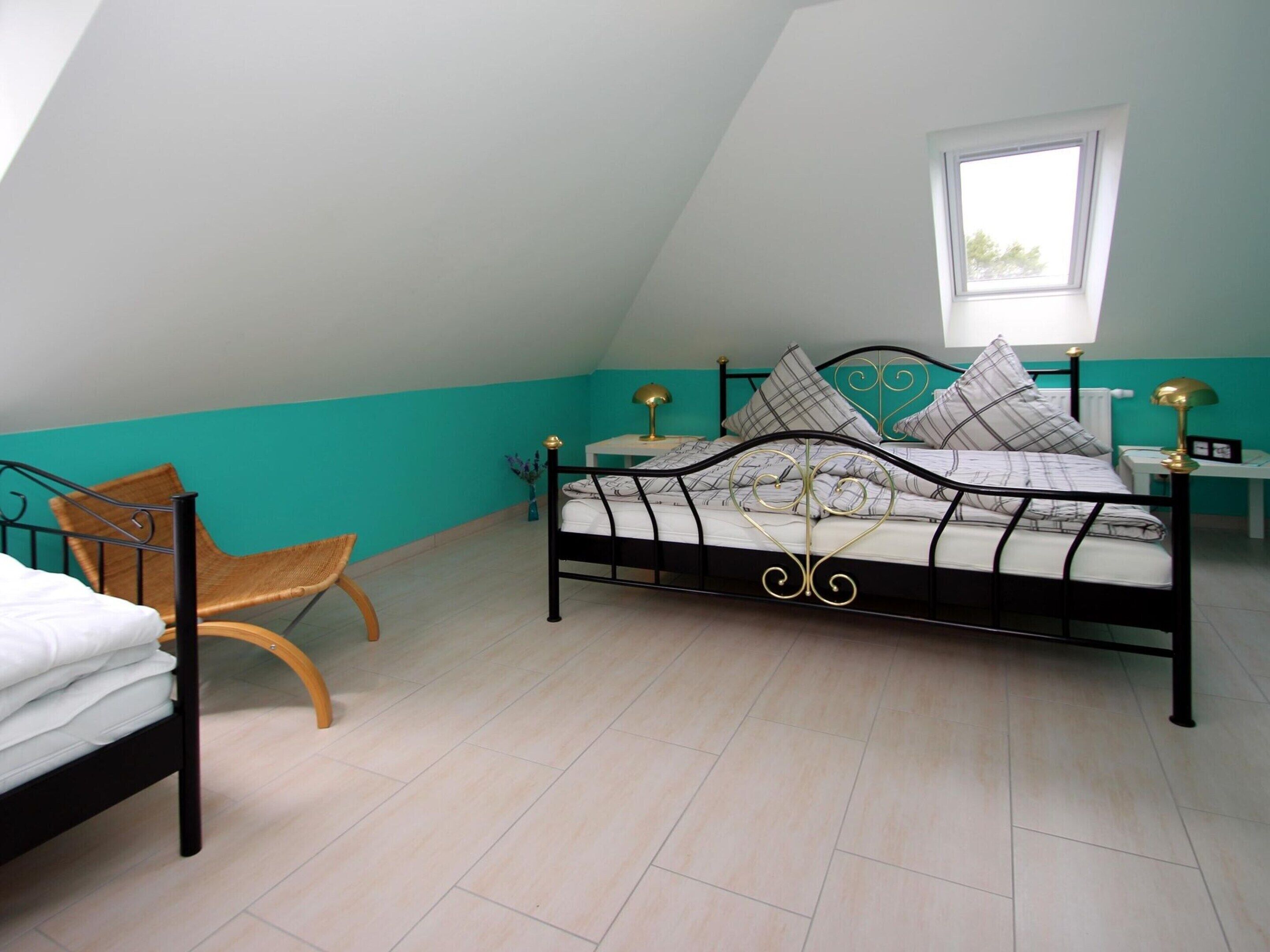 House | 6 bedrooms, individually furnished