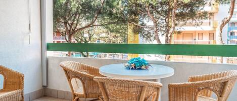 Apartment | Dining