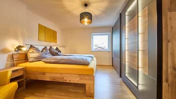 Departamento clásico, 2 habitaciones, planta baja | 1 habitación, decoración personalizada y muebles diferentes