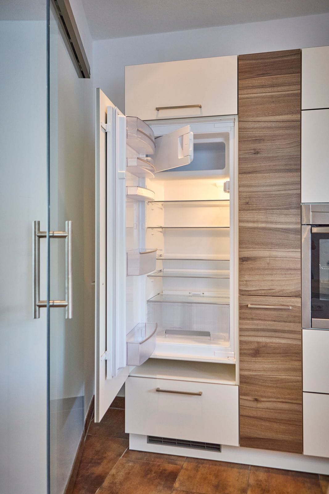 Classic-Apartment, 2 Schlafzimmer, Erdgeschoss | Eigene Küche | Großer Kühlschrank, Mikrowelle, Ofen, Herdplatte