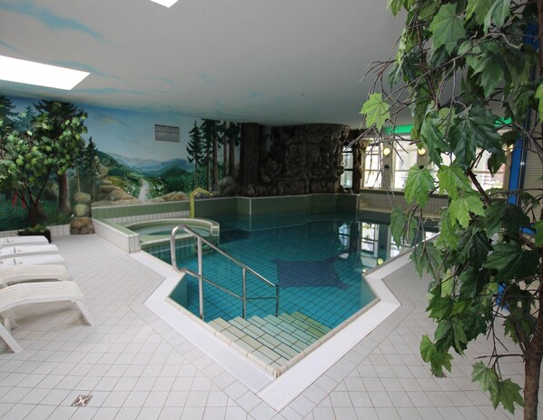 House | Pool | Outdoor pool - Ferienhaus an der Wiese, Tanne (Oberharz am Brocken)