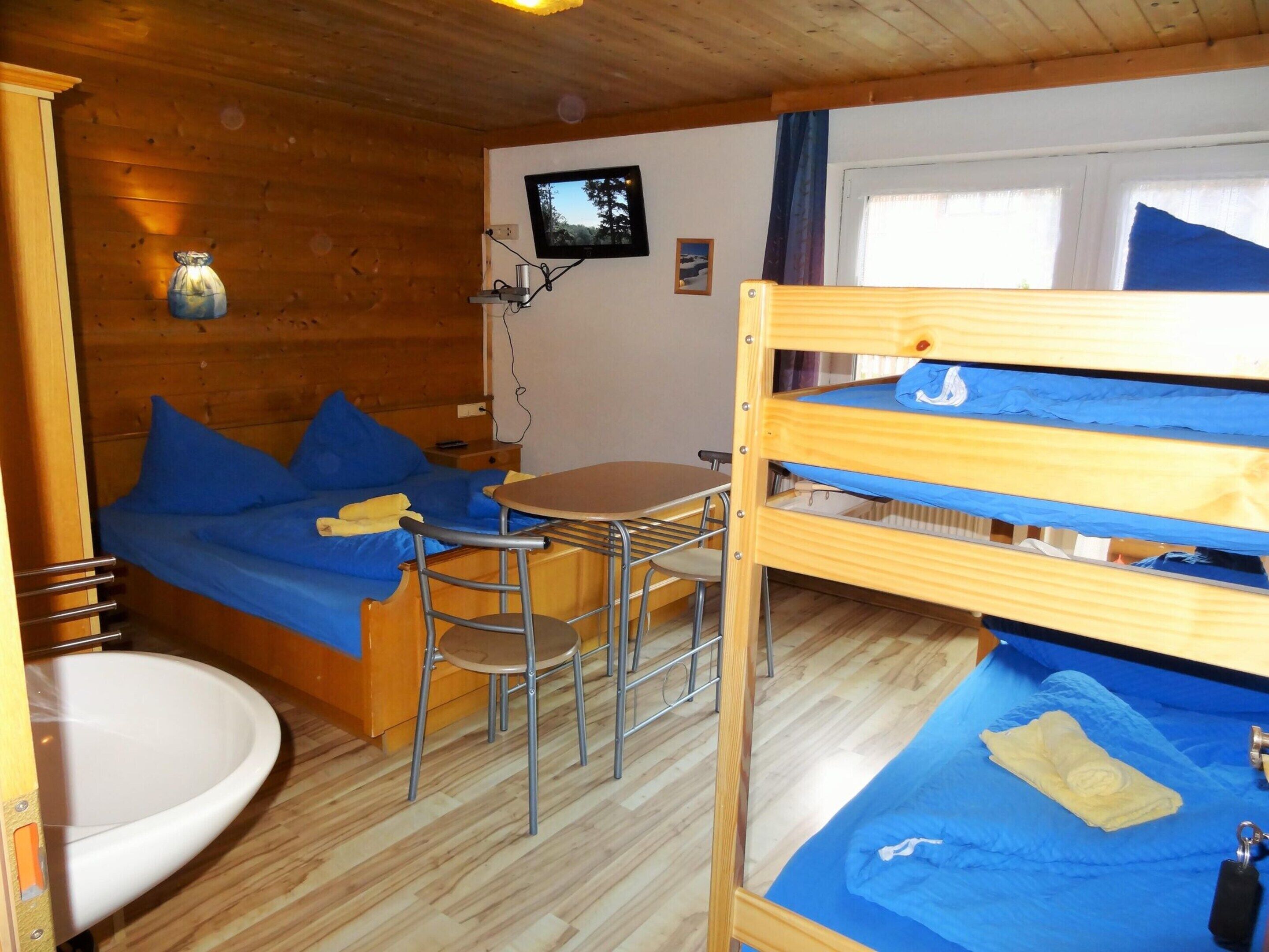 House | 6 bedrooms, individually furnished, bed sheets