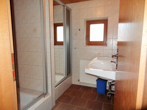 House | Bathroom - Cosy Holiday Home in Langenfeld (Laengenfeld)