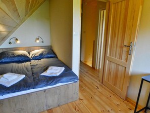 House | 4 bedrooms, individually furnished, bed sheets