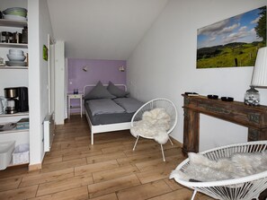 House | 1 bedroom, individually furnished, bed sheets - Cottage in Germany With Sun Terrace & BBQ (Berlingen)