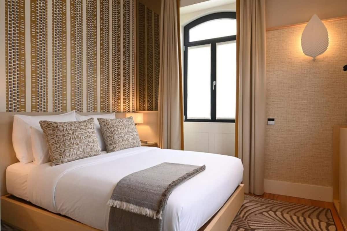 Quarto Queen Standard | ตู้นิรภัยในห้องพัก, ผ้าม่านกันแสง, ห้องเก็บเสียง, เตารีด/โต๊ะรีดผ้า